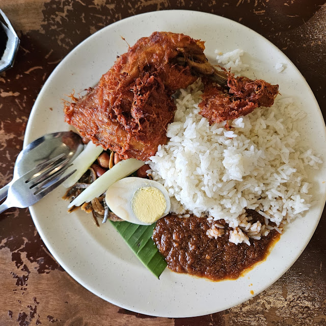 Nasi Lemak Ayam Goreng
