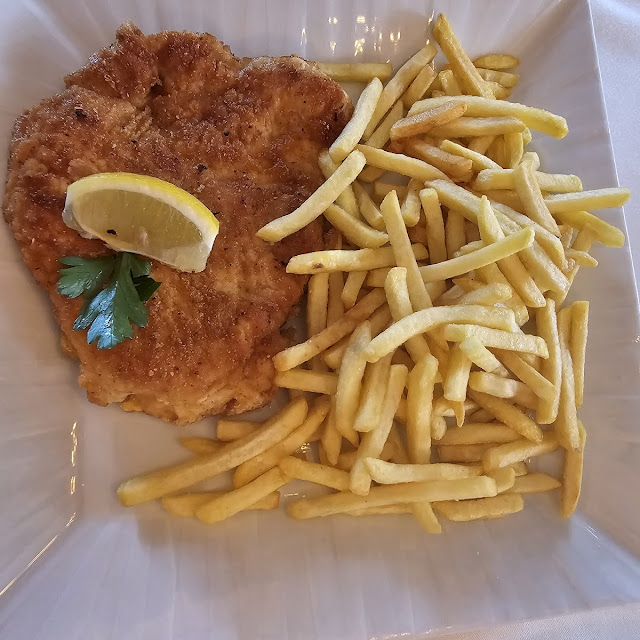 Putenschnitzel Mit Pommes