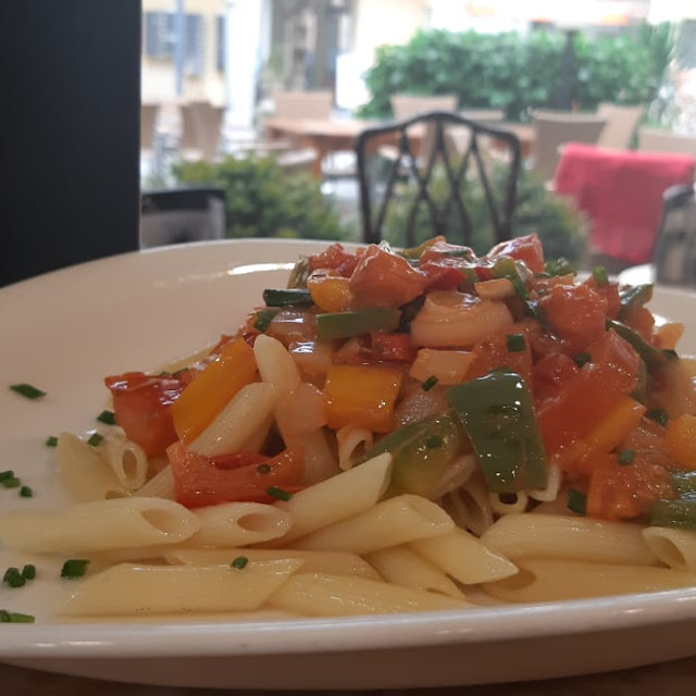 Penne Mit Gemüse In Knoblauch Öl