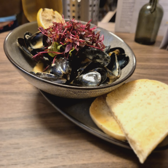 Creamy Garlic Mussels