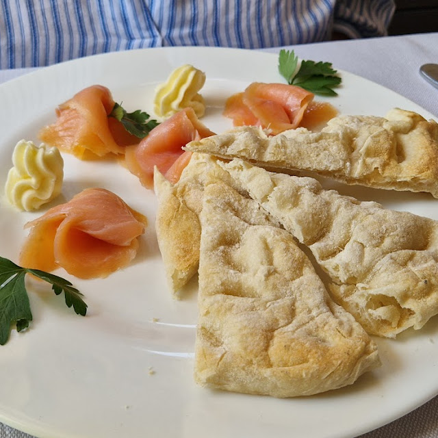 Focaccia E Salmone