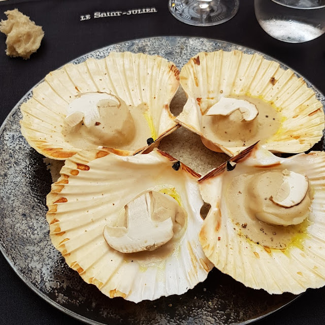 St Jacques En Coquille Crème Et Carpaccio de Cèpes