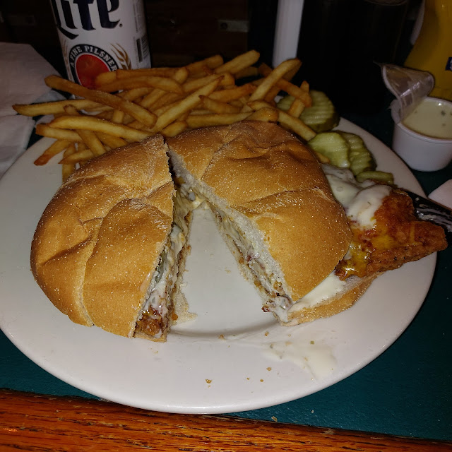 Crispy Chicken Sandwich w Side