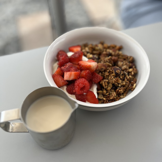 Granola Breakfast Bowl