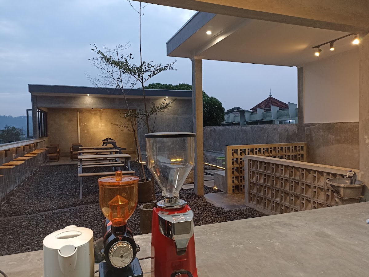 Beda Ruang Coffee And Eatery