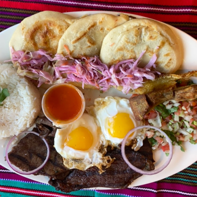 Bandeja Salvadoreña