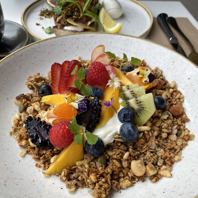 Macadamia Granola