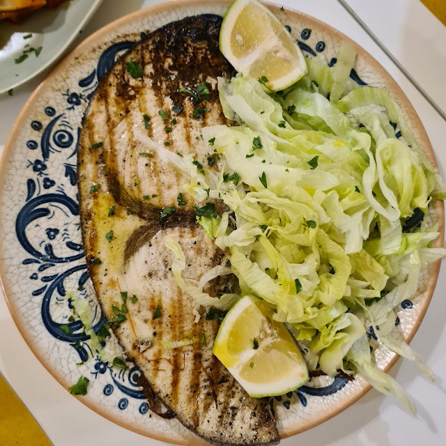 Tranche D'espadon Avec Salade
