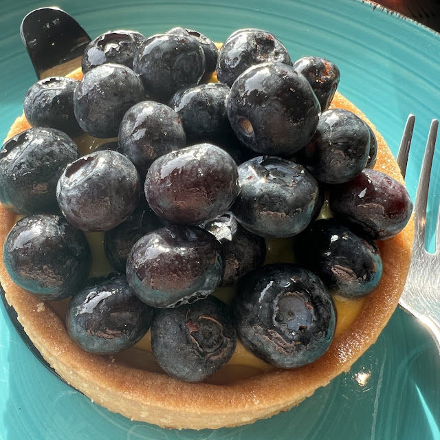 Tortino Con Crema E Mirtilli