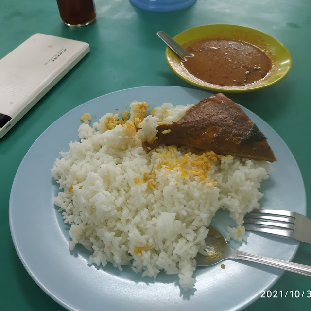 Curry Fish with White Rice