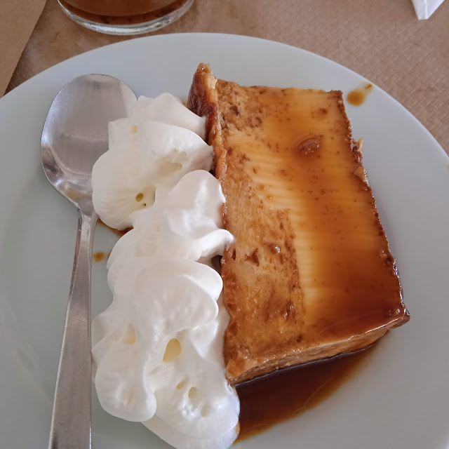 Budín Con Nata Crema Chantilly