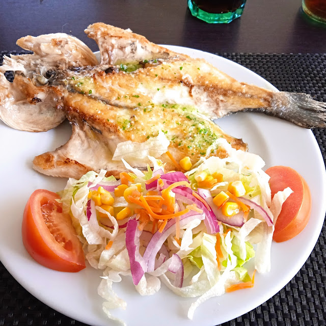 Dorado A la Plancha Con Ensalada