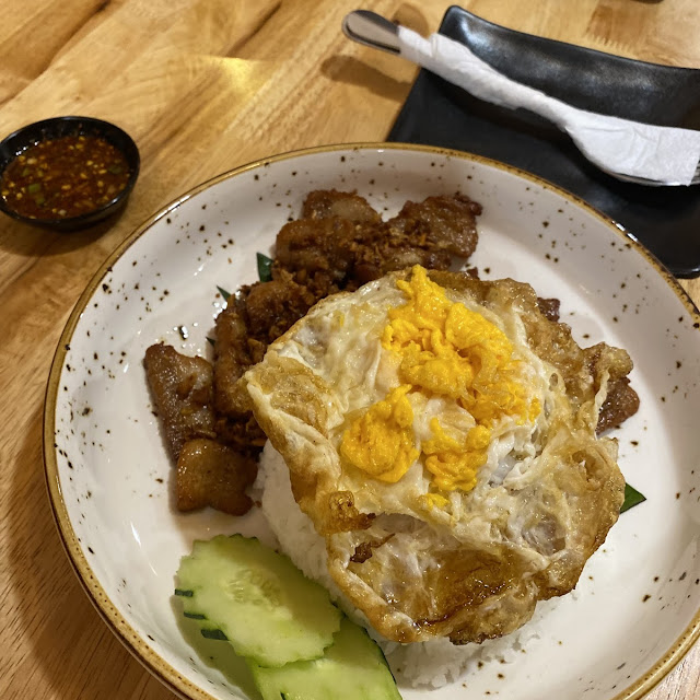 Fried Garlic and Peppers Pork with Rice