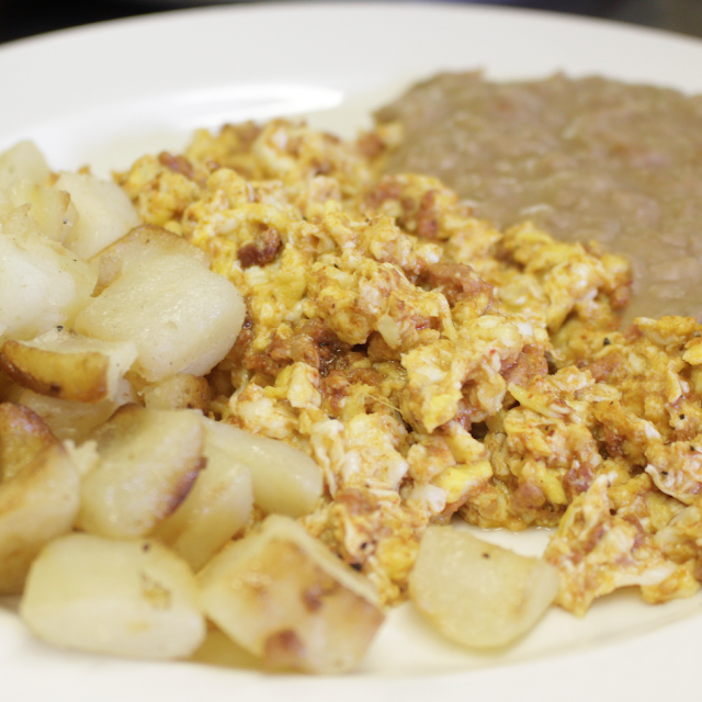 Chicharron Con Huevo