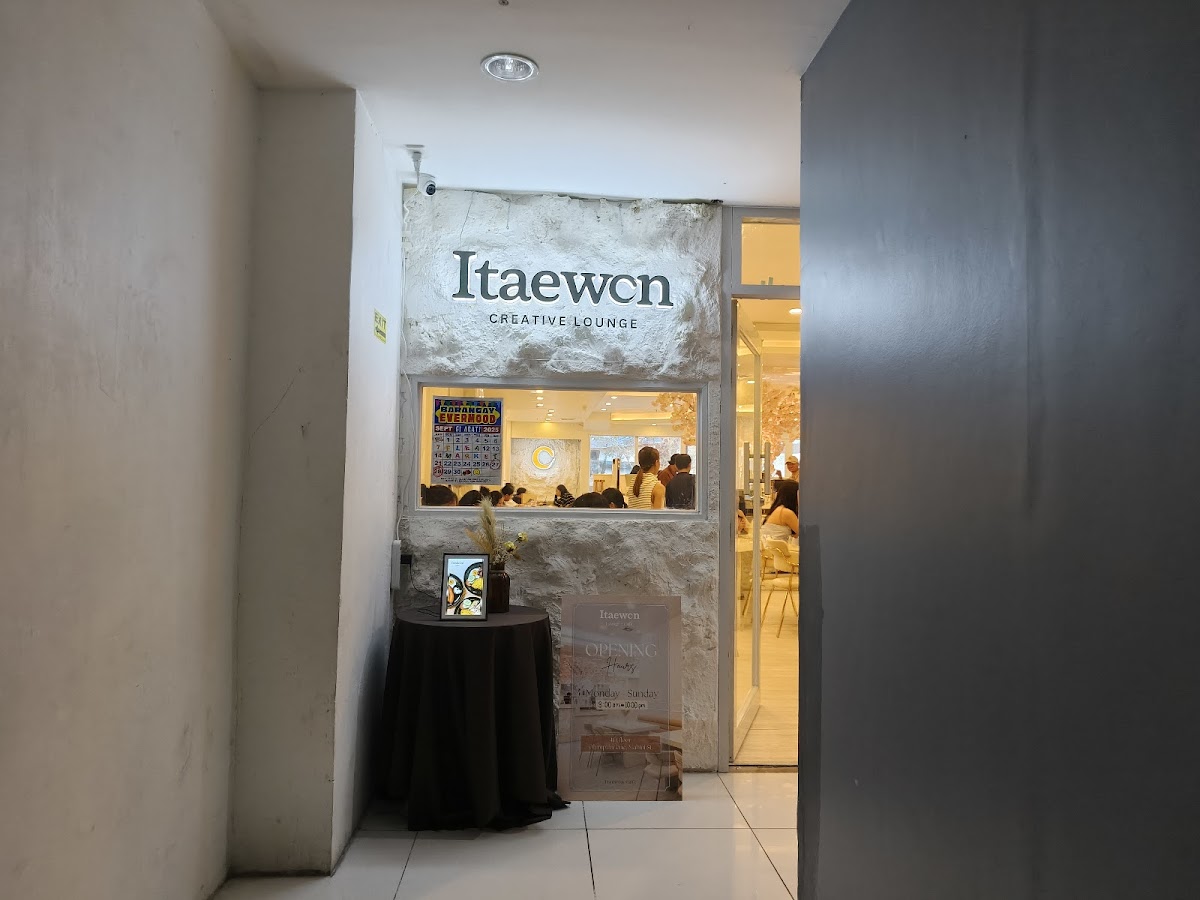 Itaewon Creative Lounge Cafe