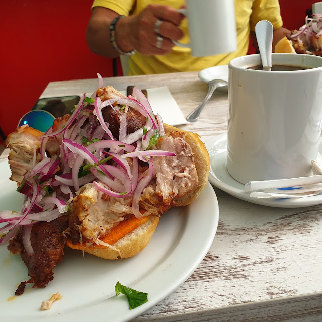 Pan Con Chicharron