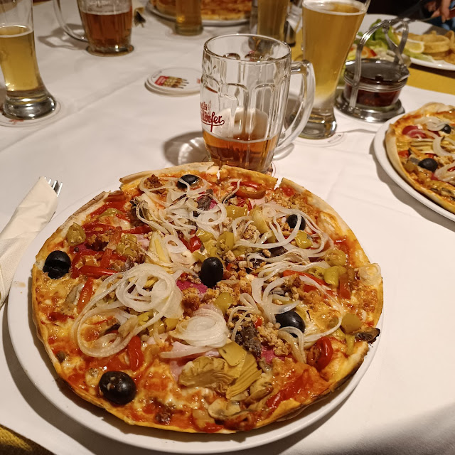 Chamignons- Schinken- Pizzai
