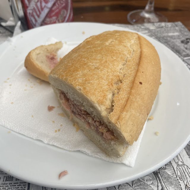 Bocadillo de Lomo Queso Tomate Y Mayonesa