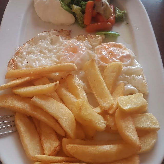 Patatas Fritas Con Huevos