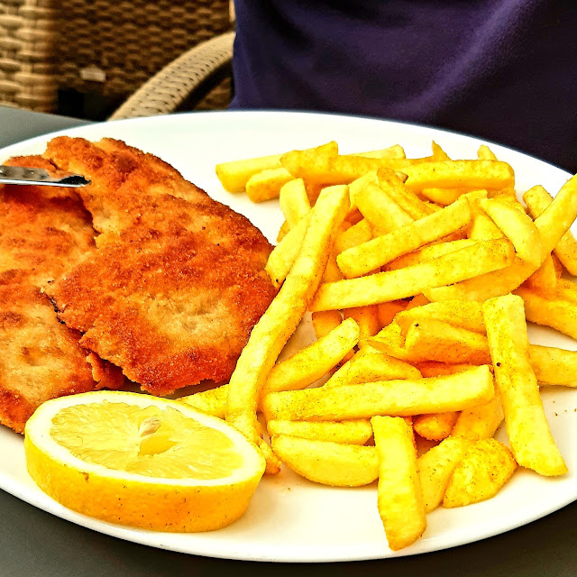 Schnitzel Mit Pommes Frites