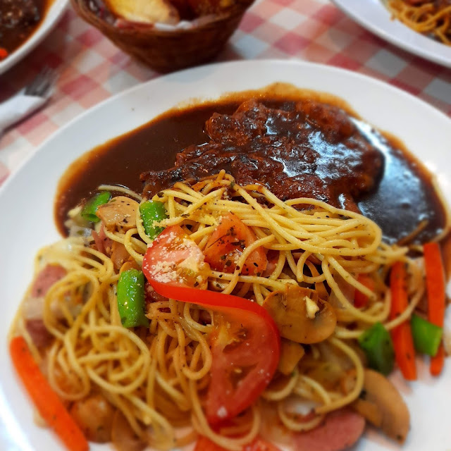Spaghetti Aglio Olio with Chicken Grill