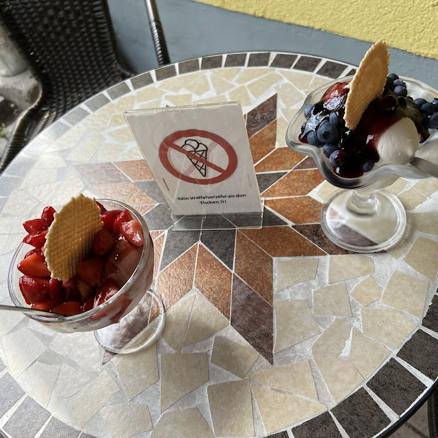 Erdbeerbecher Und Heidelbeerbecher