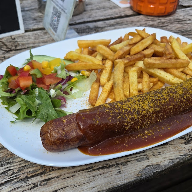Currywurst Mit Pommes Frites