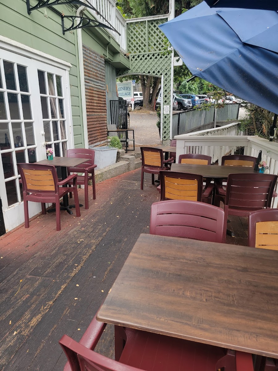 Deer Creek Bar & Grill