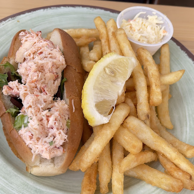 The Pointe Lobster Roll