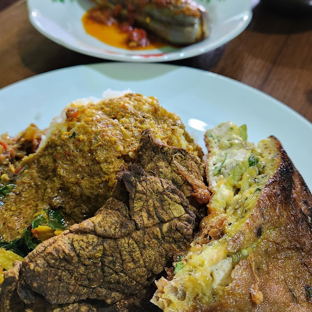 Paru Goreng Dan Telur Dadar