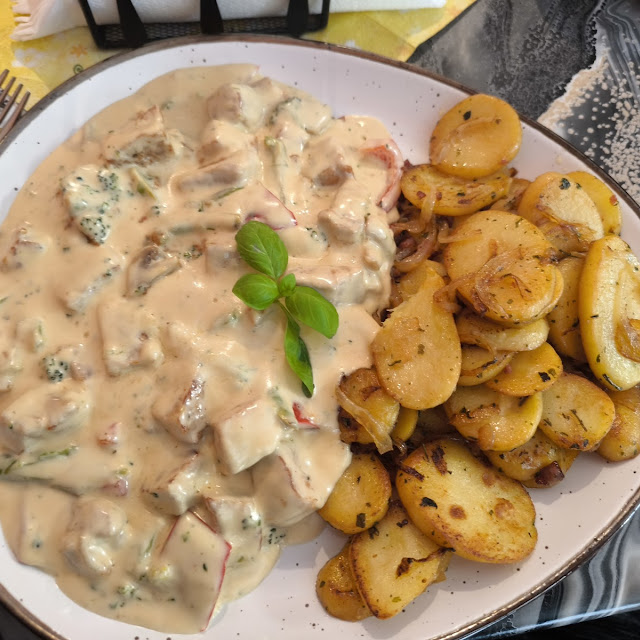 Schweinegeschnetzeltes Mit Bratkartoffeln