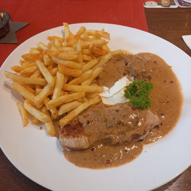 Schweinesteak Mit Pfefferrahmsoße