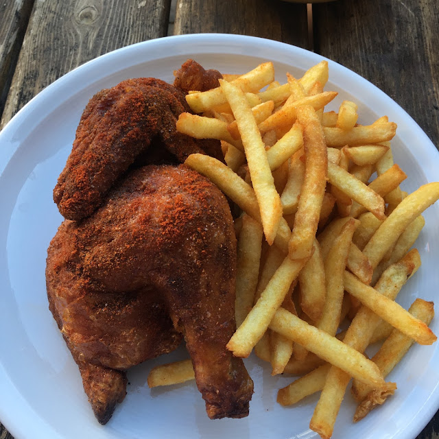 Halbes Hähnchen Mit Pommes