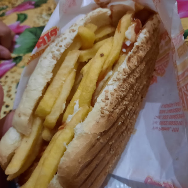 Panino Con Patatine E Salame