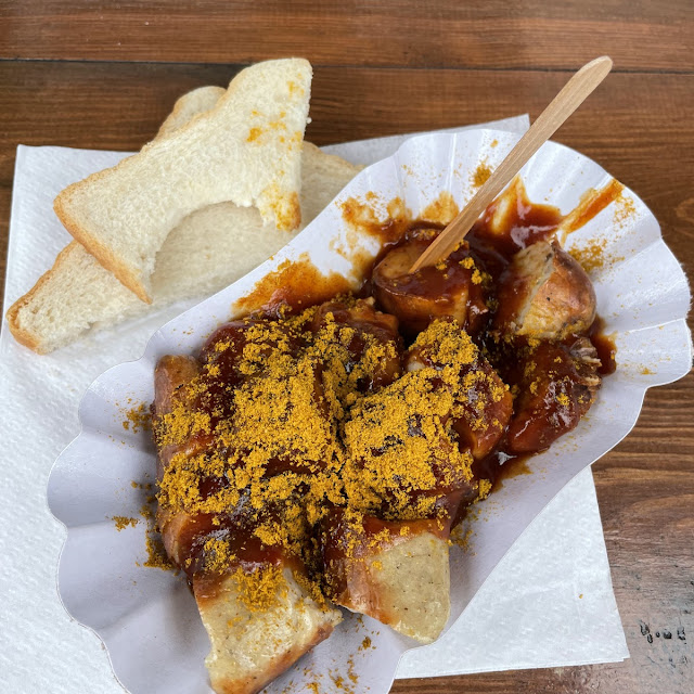 Currywurst Mit Brot
