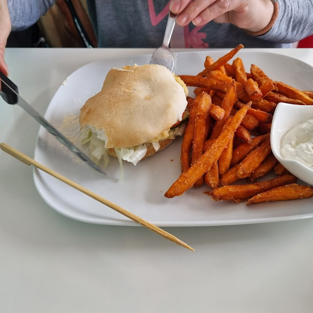 Malibu Burger Mit Süßkartoffelpommes