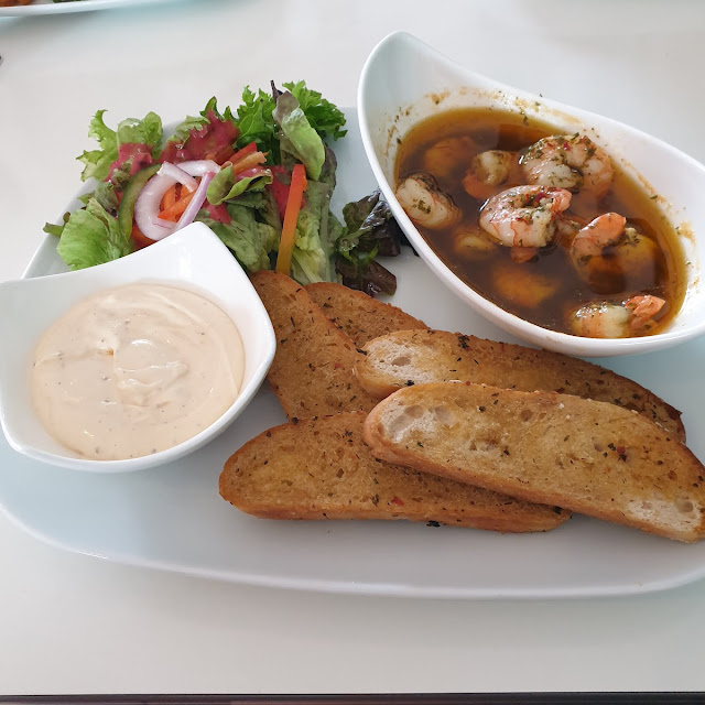 Scampi Mit Knoblauchbrot
