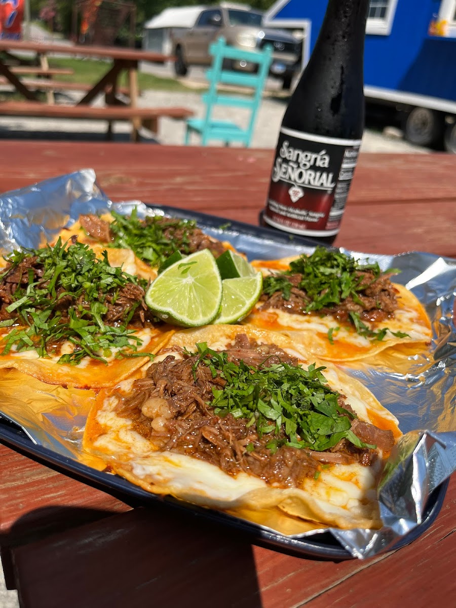 Taco'N Madrezz Food Truck