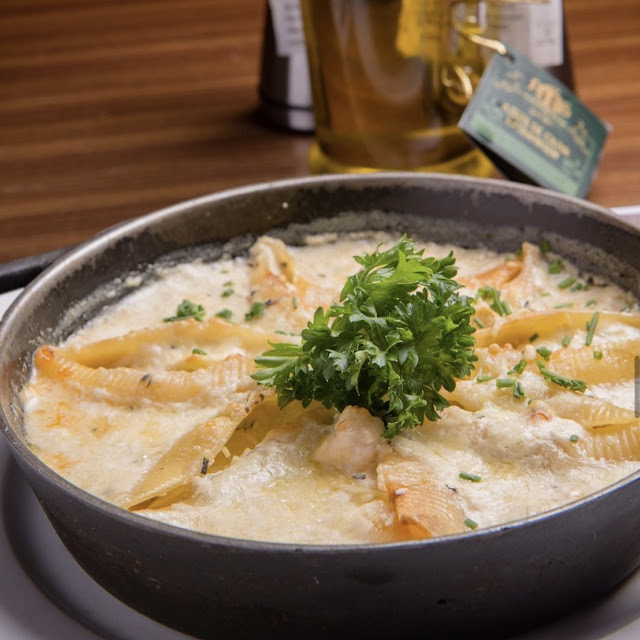Conchiglione de Brie Alfredo Et Crevettes à Carol Bressolin