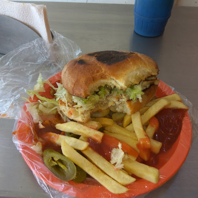 Torta de Pierna Con Patatas Fritas