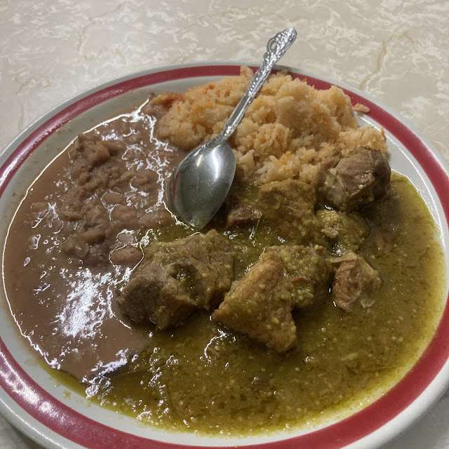 Carne de Cerdo En Salsa Verde Con Arroz Y Frijoles