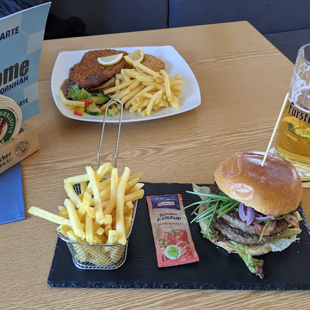 Clubhomeburger Mit Pommes