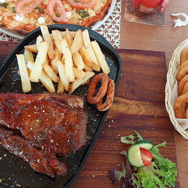 300g Rumpsteak with Chips Onion Rings Extra