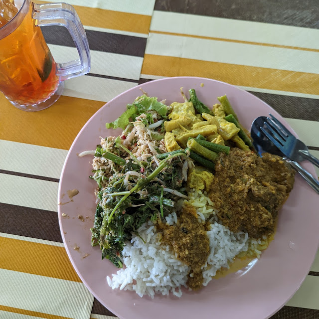 Daging Bakar Masak Lemak & Pucuk Ubi