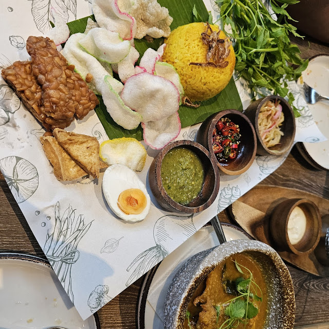 Nasi Padang with Fish Curry