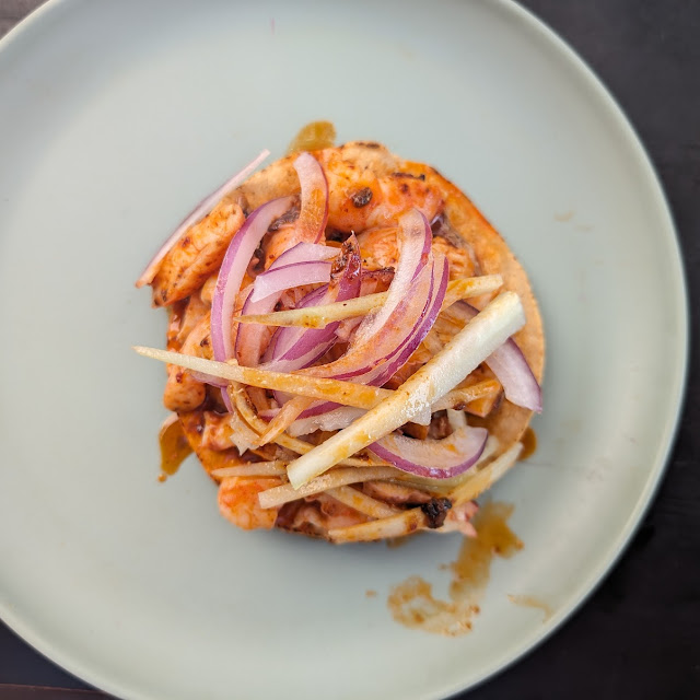 Tostada Morita de Camarón Y Pulpo Cocido