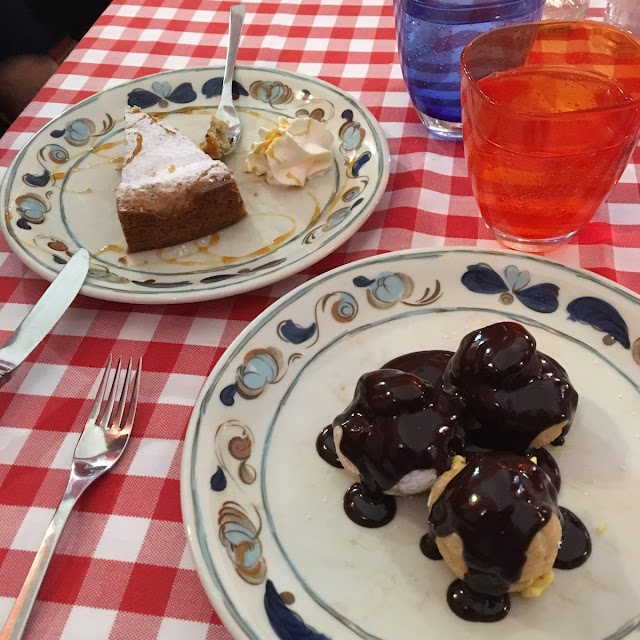 Bignè Con Cioccolata Calda