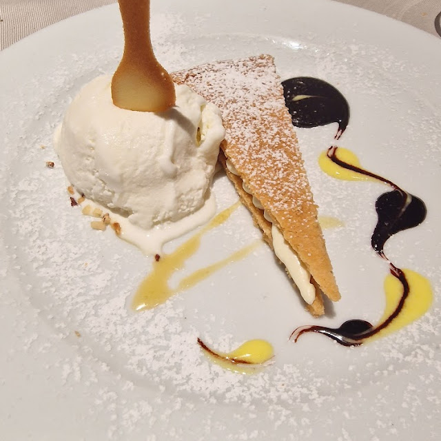 Focaccia Di Mandorle Con Gelato Alla Crema