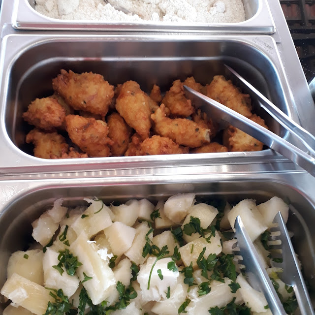 Costela Assada Linguiça Frita Macarrão Caseiro A Bolonhesa