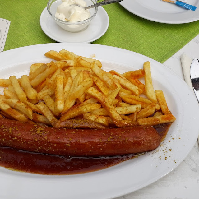 Currywurst Mit Pommes Frites